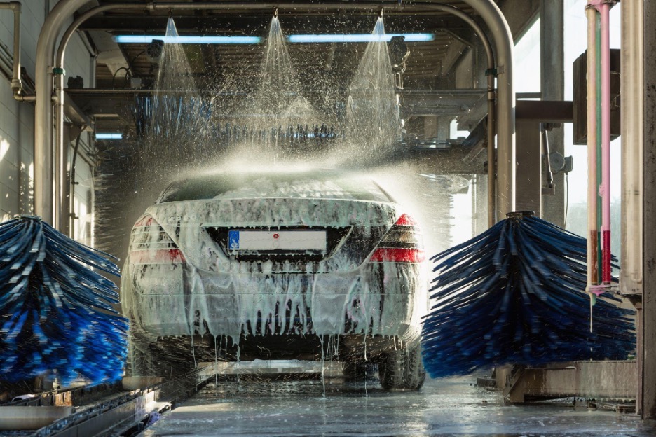 Best Uses for an Automatic Car Wash vs. Hand Wash