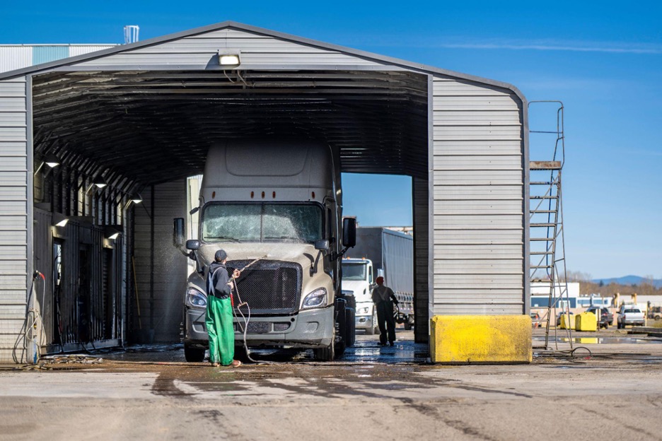 Starting a Fleet Washing Business: Essential Tips for Newcomers